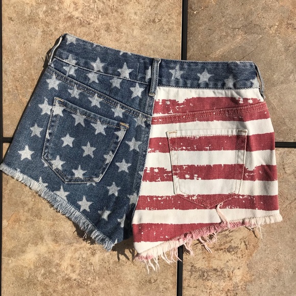 ❌ SOLD - High Rise Jean Shorts - Picture 2 of 5